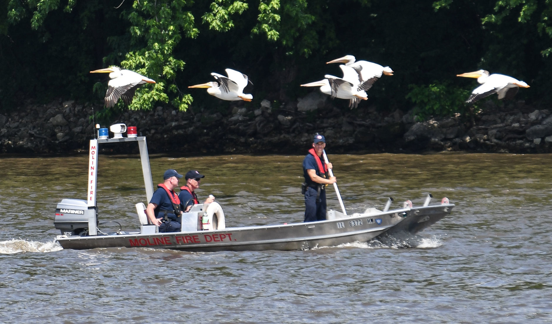 Search for missing girl on Rock River